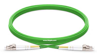 What is OM5 fibre optic patch cable and what are the advantages and features in its application?